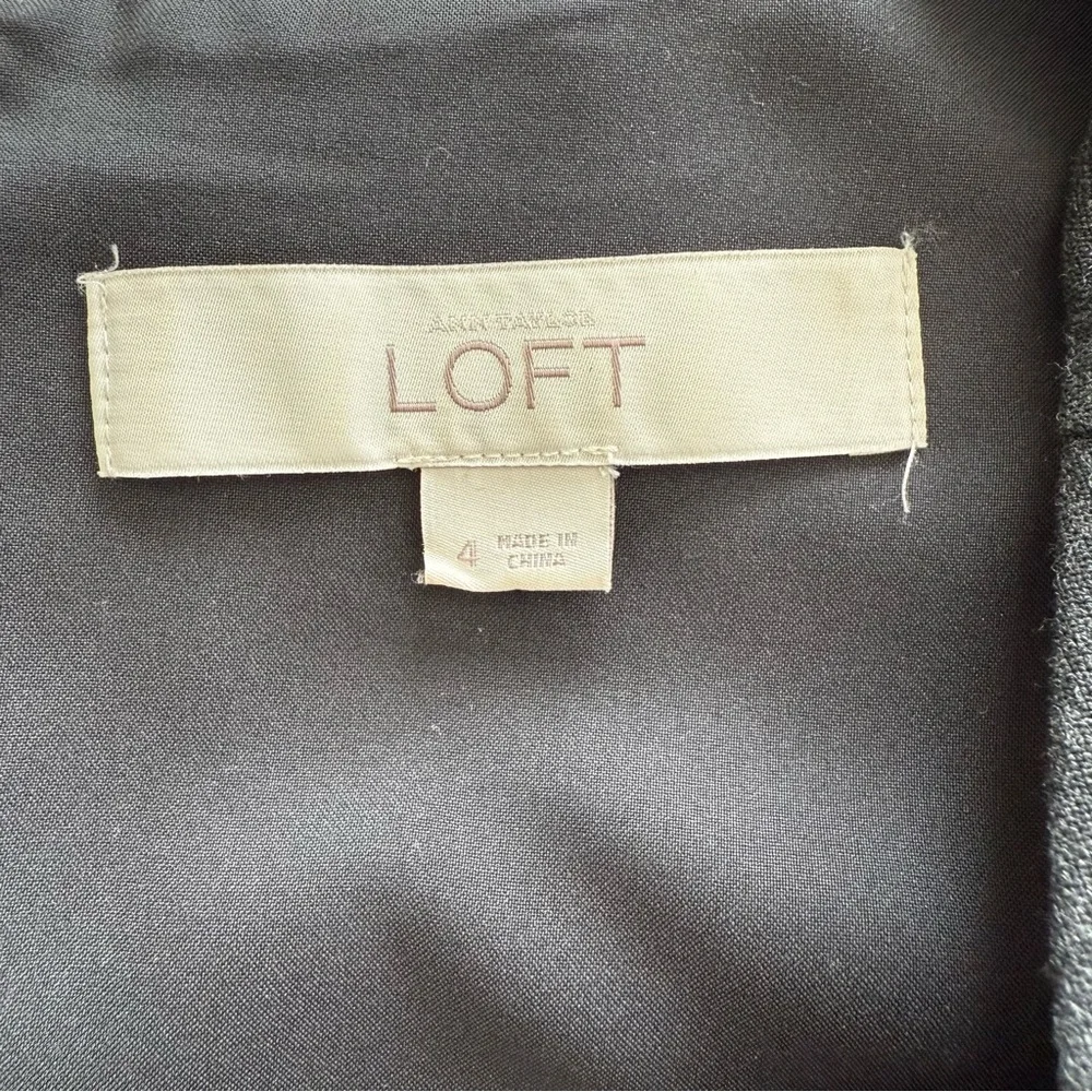 Ann Taylor LOFT Sheath Dress Charcoal Gray V-Neck Sleeveless Size 4 - Picture 3 of 7